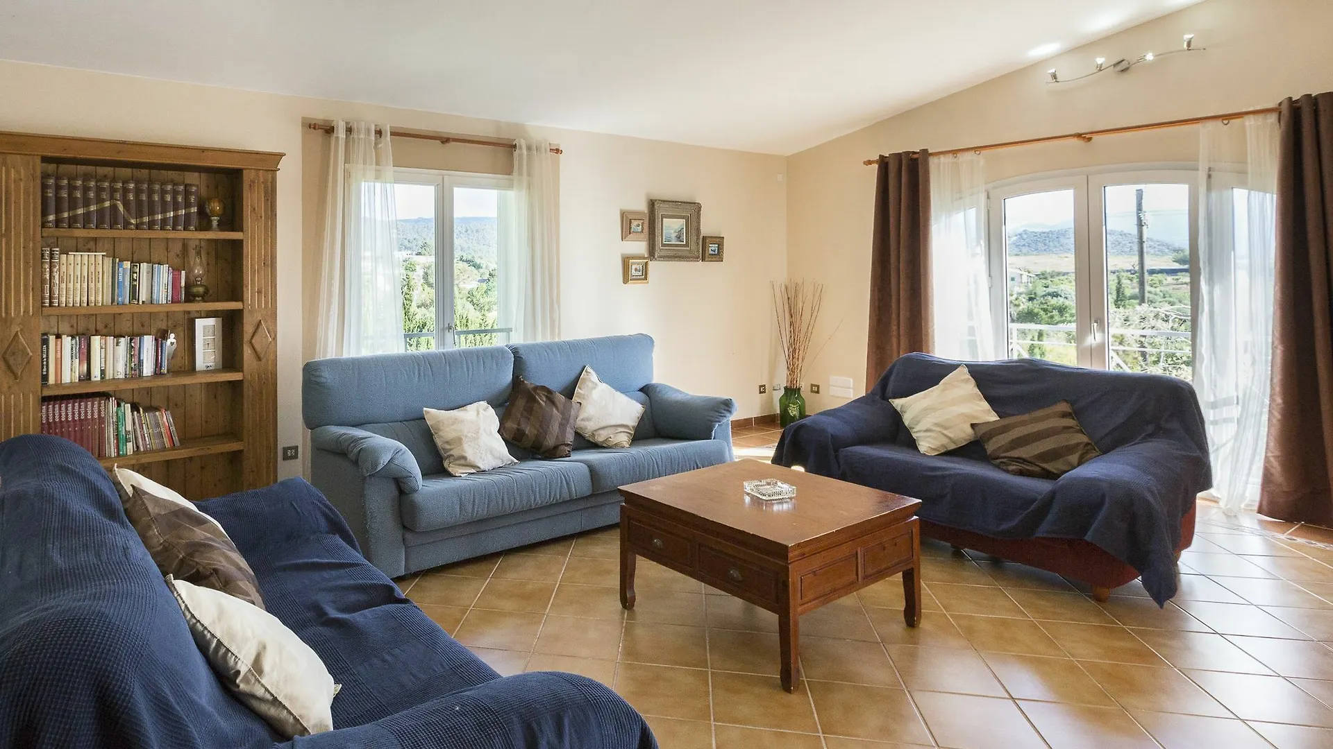 Casa Blanca Villa Establiments 0*,