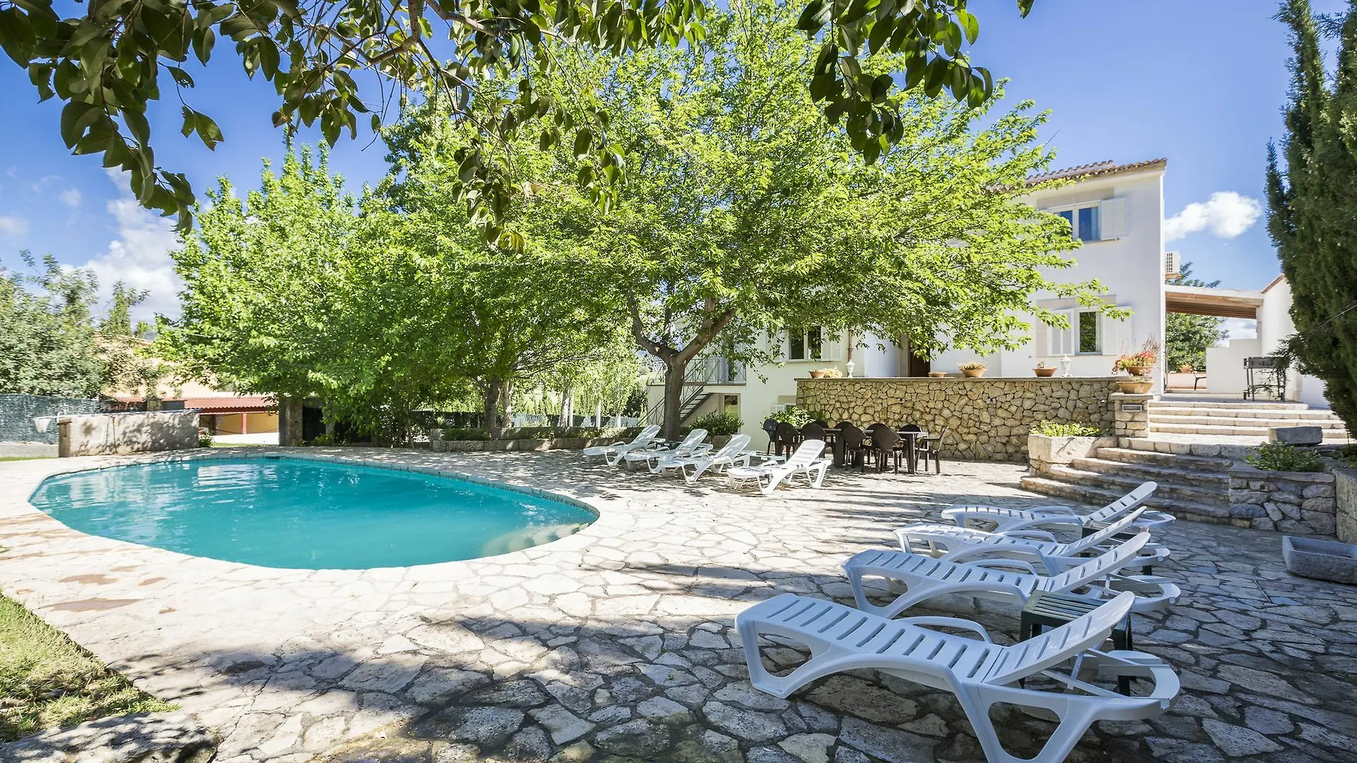 Casa Blanca Villa Establiments